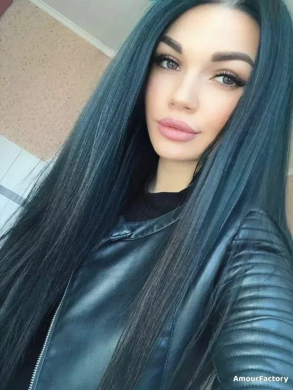 Elena Profile image 3