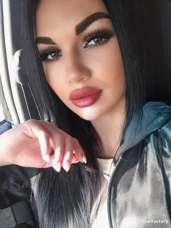 Elena Profile image 4