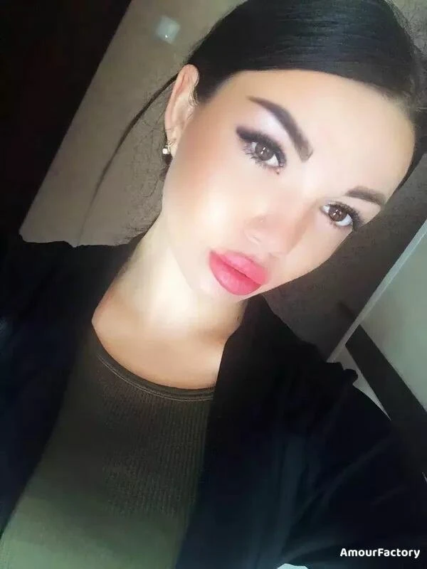 Elena Profile image 2